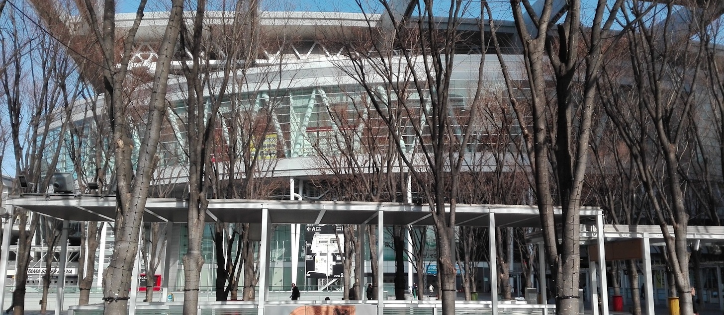 �������܃X�[�p�[�A���[�i�̊O��